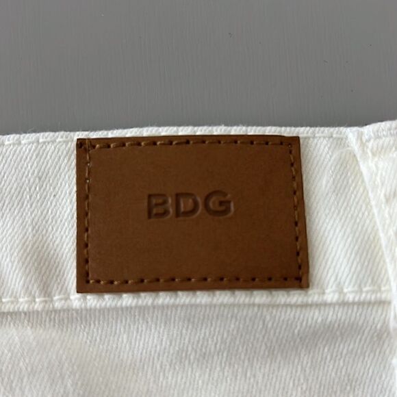 NWOT BDG Mid-Rise Twig Grazer White Jeans Size 32x26 - Picture 6 of 9
